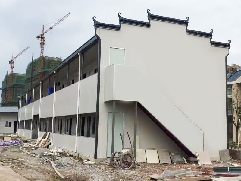 Casă modulară de tip K cu acoperiș