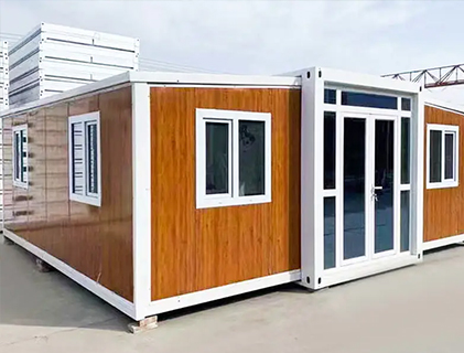 Casă de containere extensibilă cu două aripi